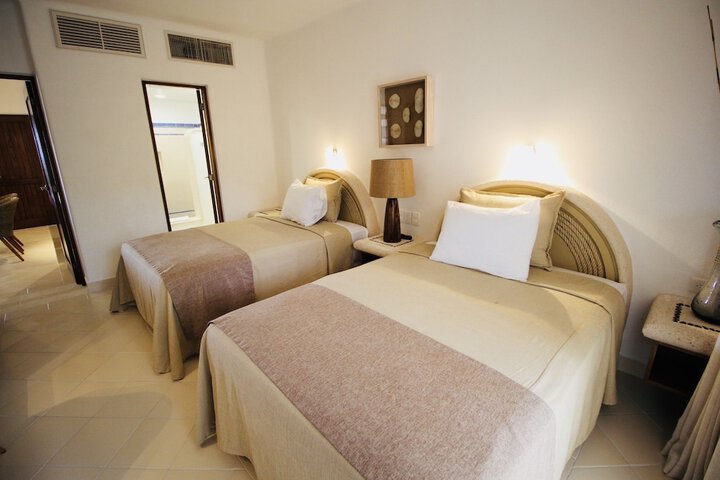 Room 2 of 37