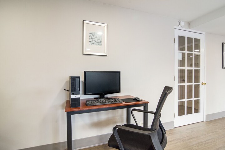 Business Center 19 of 22