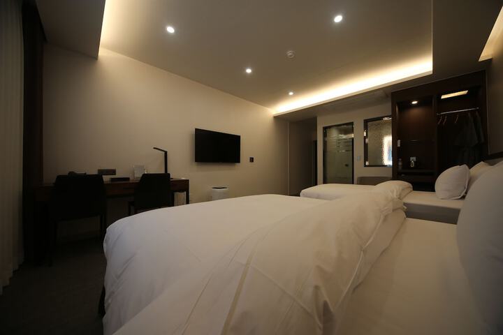 Room 9 of 60