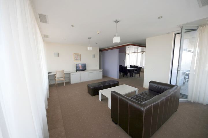 Room 13 of 34