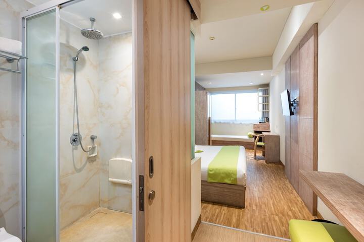 Room 16 of 41