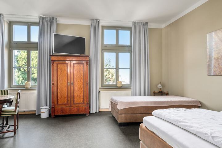 Room 11 of 39