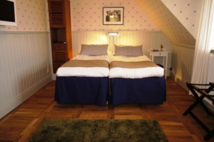 Room 4 of 48