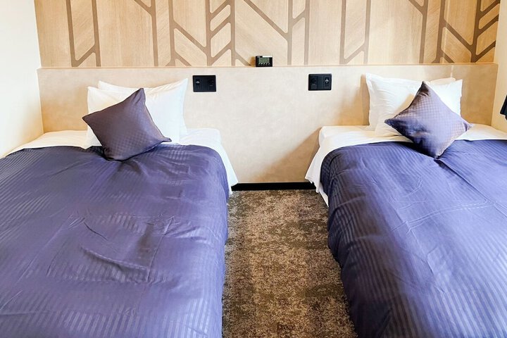 Room 17 of 32