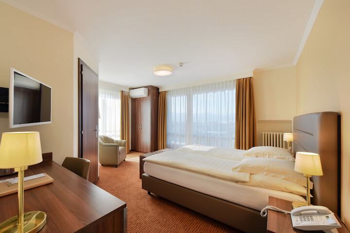 Room 18 of 65