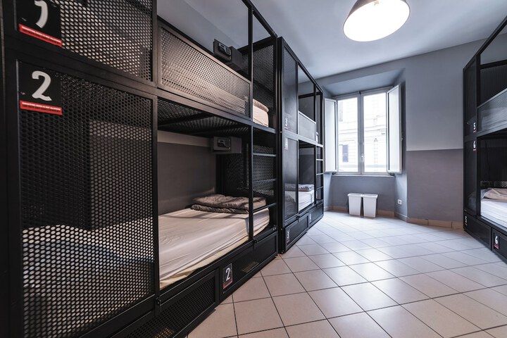 Room 14 of 82
