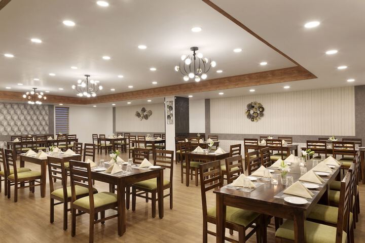 Dining 9 of 14