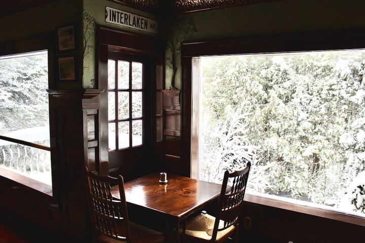 Dining 42 of 46