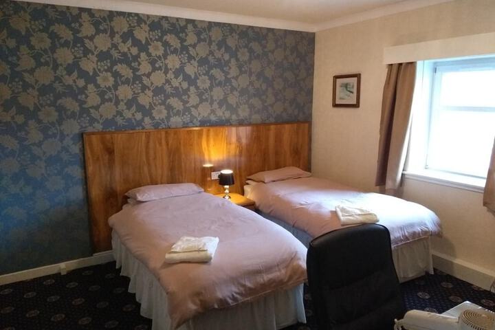 Room 12 of 40