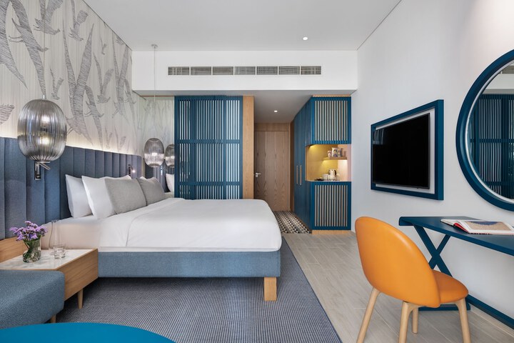 Room 3 of 68