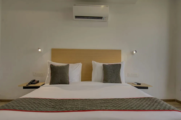 Room 5 of 16