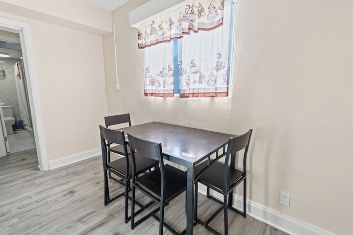 Room 16 of 33