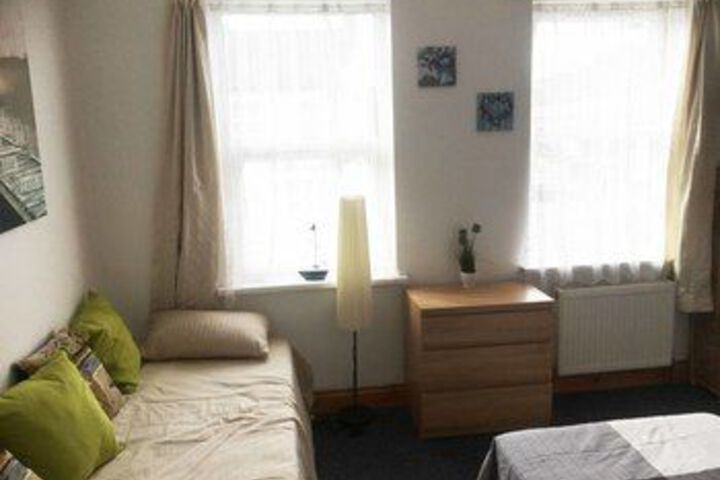 Room 10 of 28