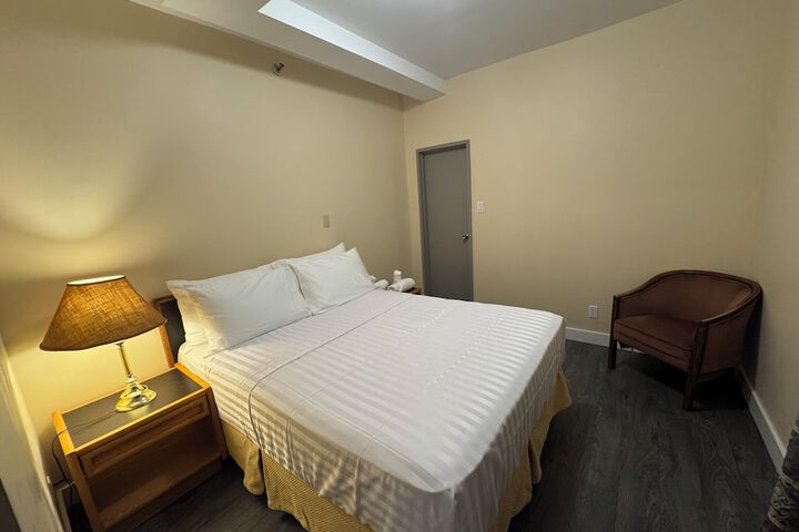 Room 6 of 36