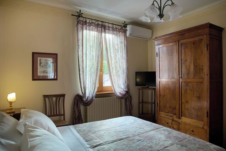 Room 6 of 18