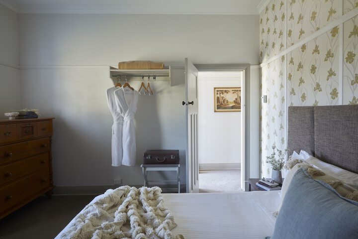 Room 12 of 190