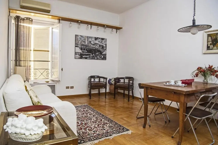 Room 4 of 11
