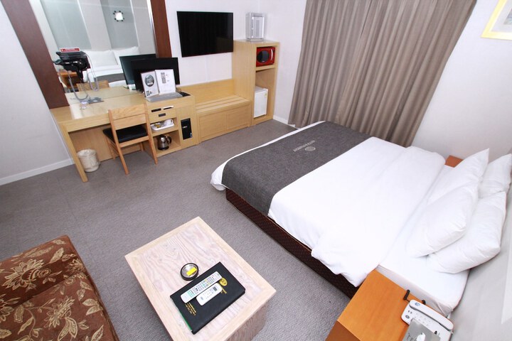Room 6 of 54