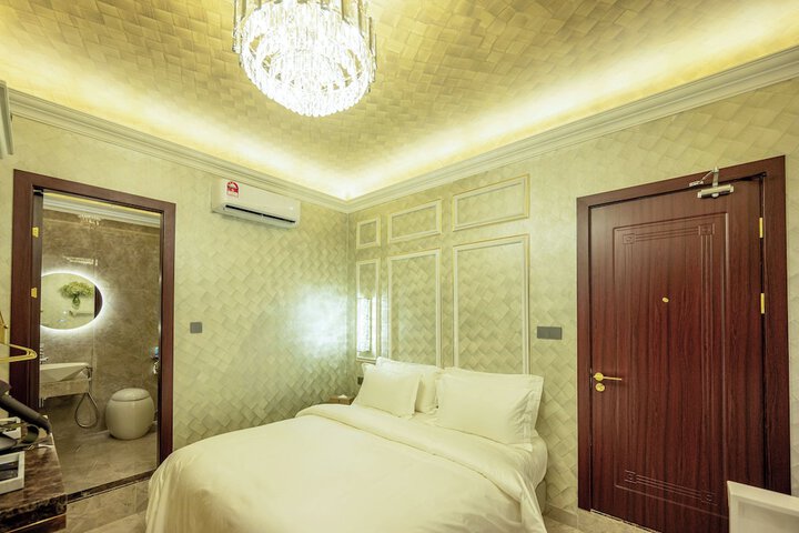 Room 35 of 285