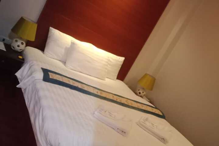 Room 22 of 48