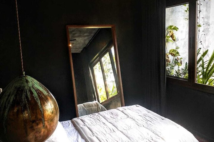 Room 4 of 87