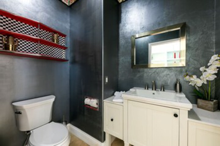 Room 2 of 53