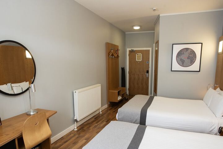 Room 8 of 46