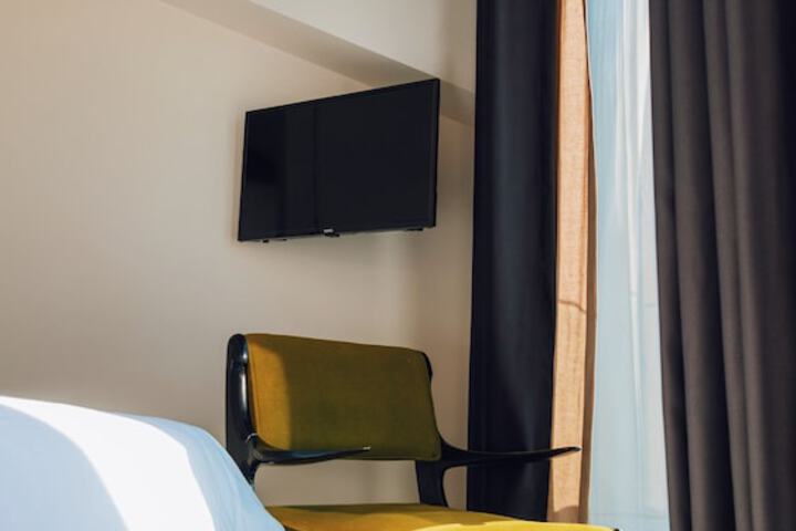 Room 42 of 190