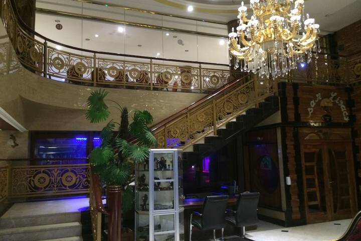 Entrance & Lobby