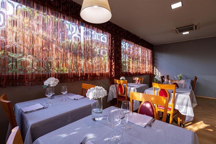 Dining 52 of 68
