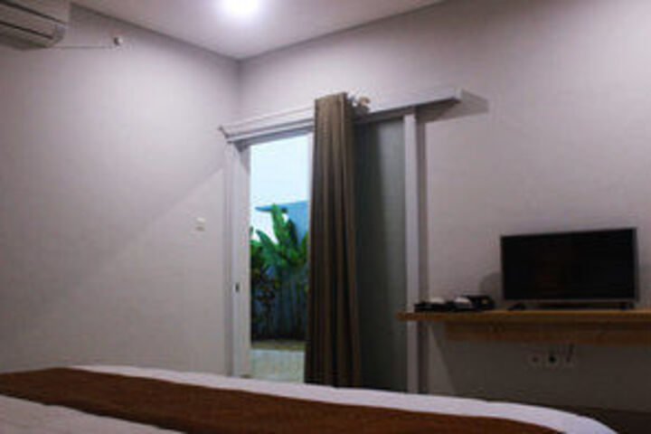 Room 11 of 15