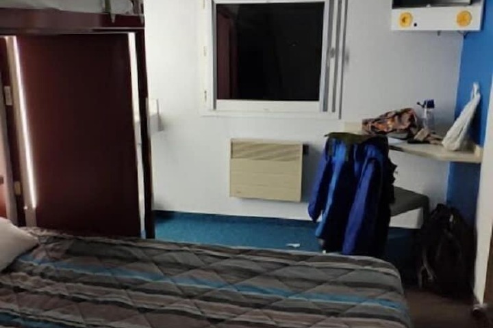 Room 6 of 12