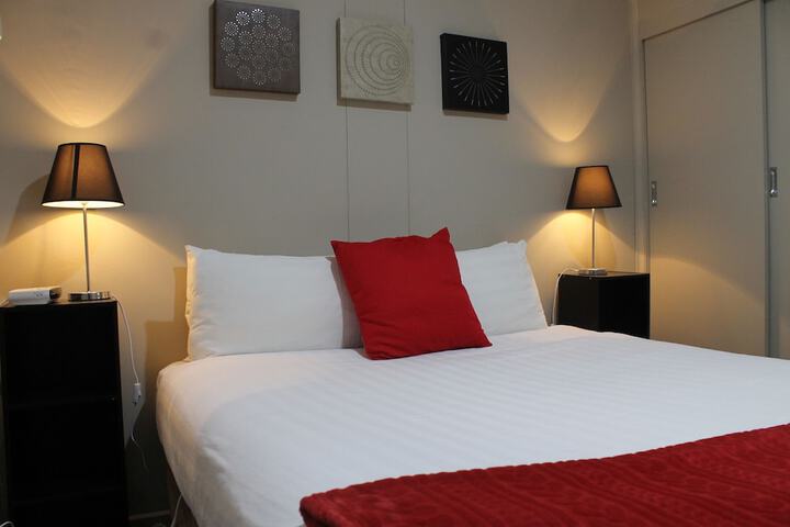 Room 2 of 33