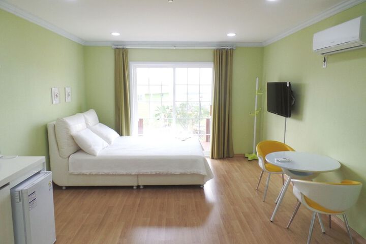 Room 13 of 73