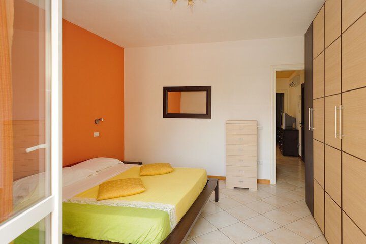 Room 15 of 49