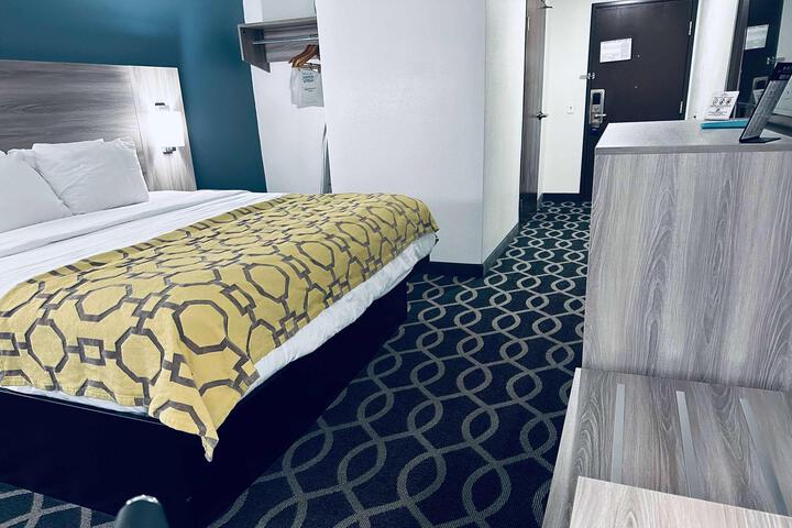 1 King Bed Mobility Accessible (9 of 29)
