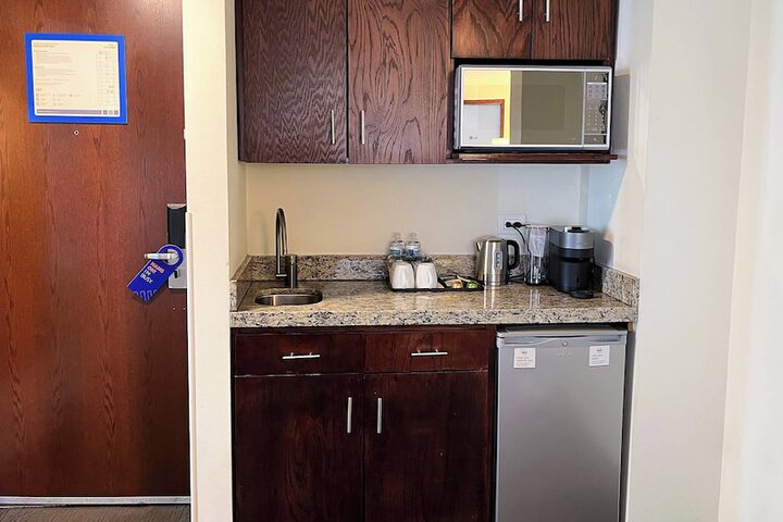 Room 25 of 100