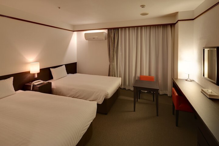 Room 8 of 43