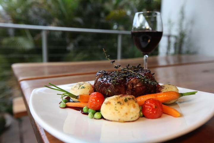Dining 40 of 73