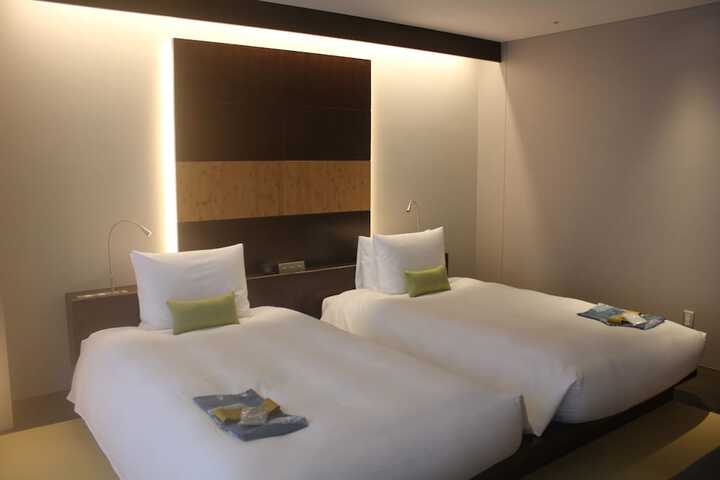 Room 14 of 76