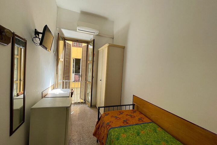Room 2 of 20