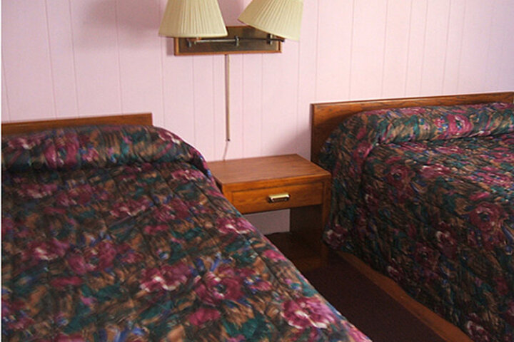 Exterior of Glen Motel Utica