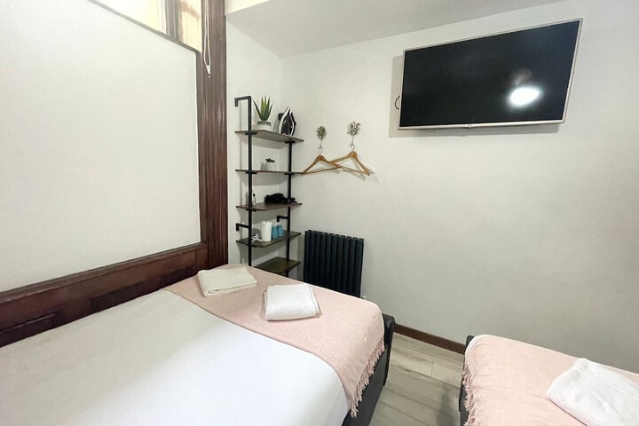 Room 100 of 234