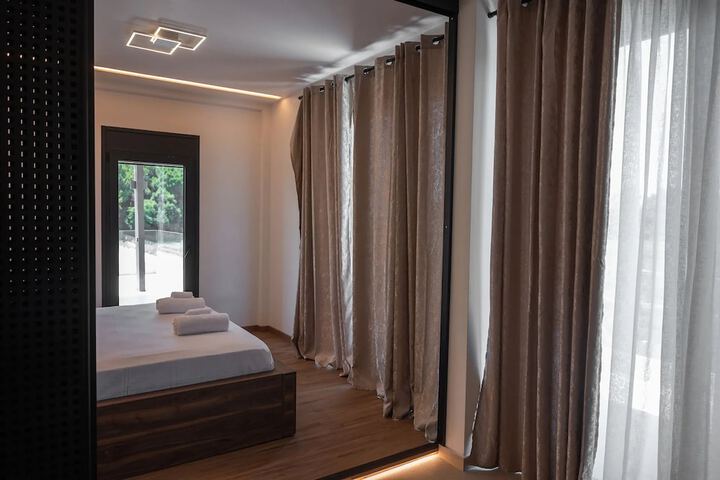 Room 16 of 50