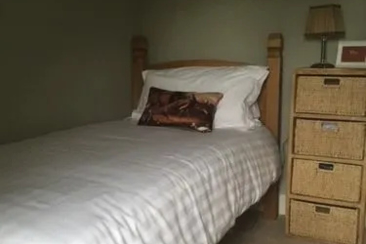 Room 4 of 10