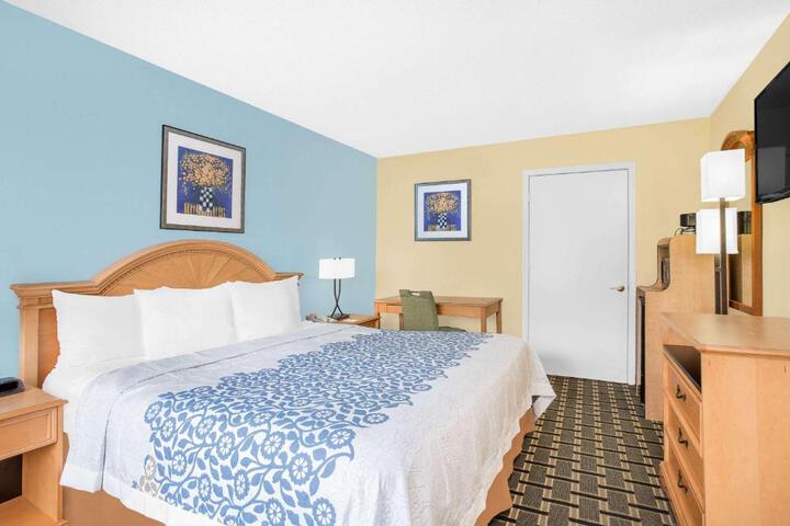 1 King Bed (11 of 11)