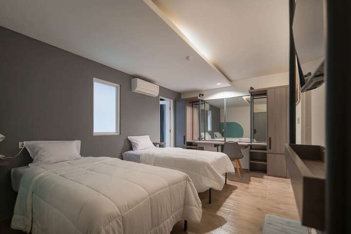 Room 3 of 20
