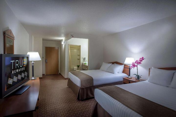 Standard Room, King or Two Doubles (5 of 9)