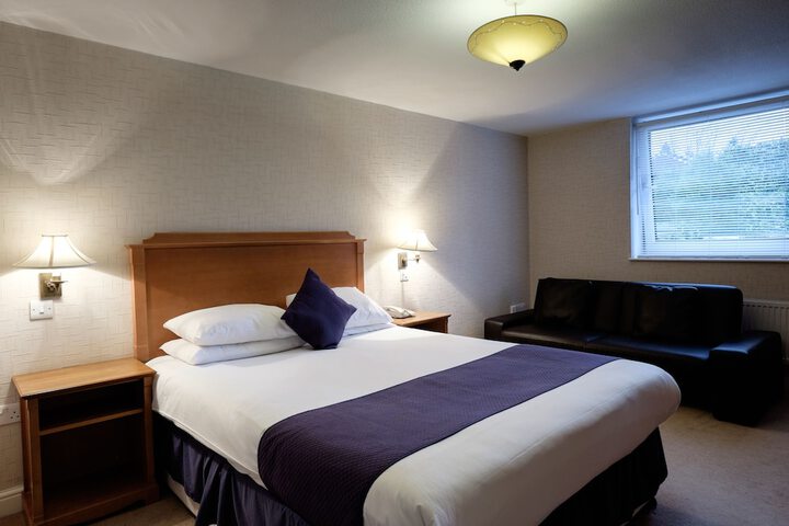 Room 17 of 37