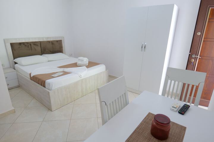 Room 10 of 28